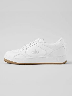 ALO Yoga White Recovery Mode Sneakers size 8.5 Women 7 Mens